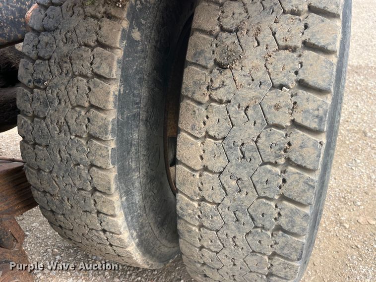 image for item EK8759 1985 Mack MH613 semi truck