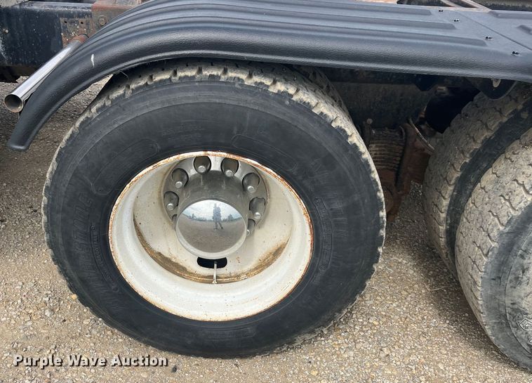 image for item EK8759 1985 Mack MH613 semi truck