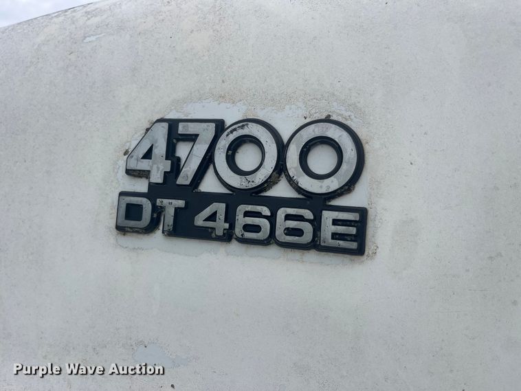 image for item EK8767 1995 International  4700 4x2 truck cab and chassis