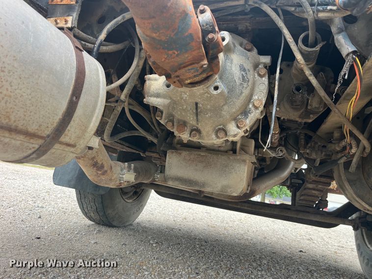 image for item EK8767 1995 International  4700 4x2 truck cab and chassis