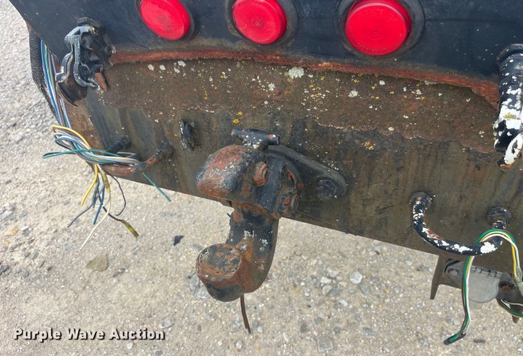 image for item EK8767 1995 International  4700 4x2 truck cab and chassis