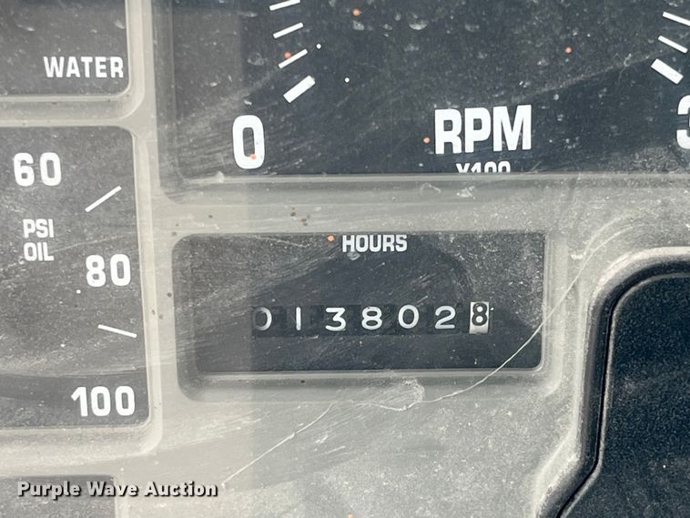 image for item EK8767 1995 International  4700 4x2 truck cab and chassis