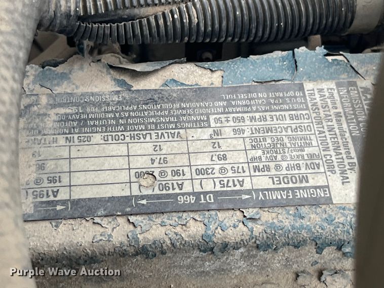 image for item EK8767 1995 International  4700 4x2 truck cab and chassis