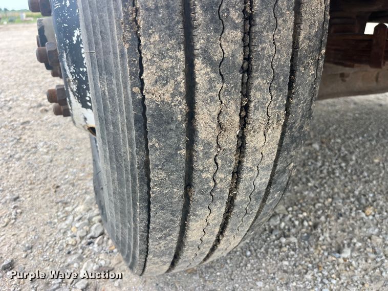 image for item EK8767 1995 International  4700 4x2 truck cab and chassis