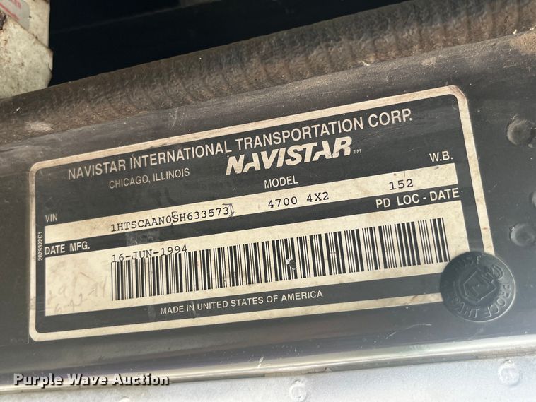 image for item EK8767 1995 International  4700 4x2 truck cab and chassis