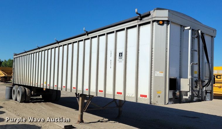 image for item KA9927 2005 Trail King Red River Series live bottom trailer