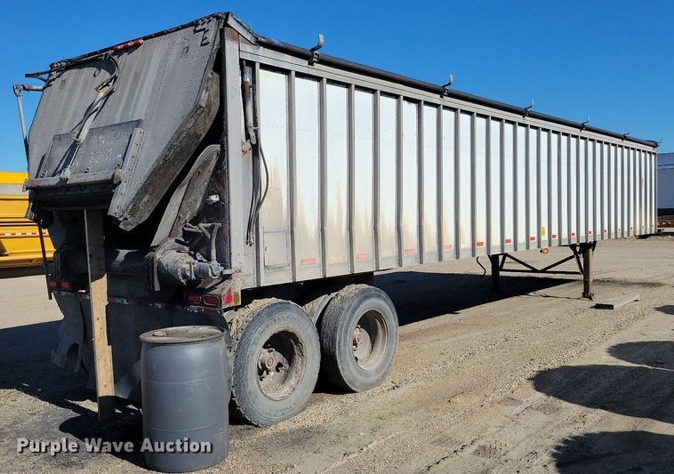image for item KA9927 2005 Trail King Red River Series live bottom trailer
