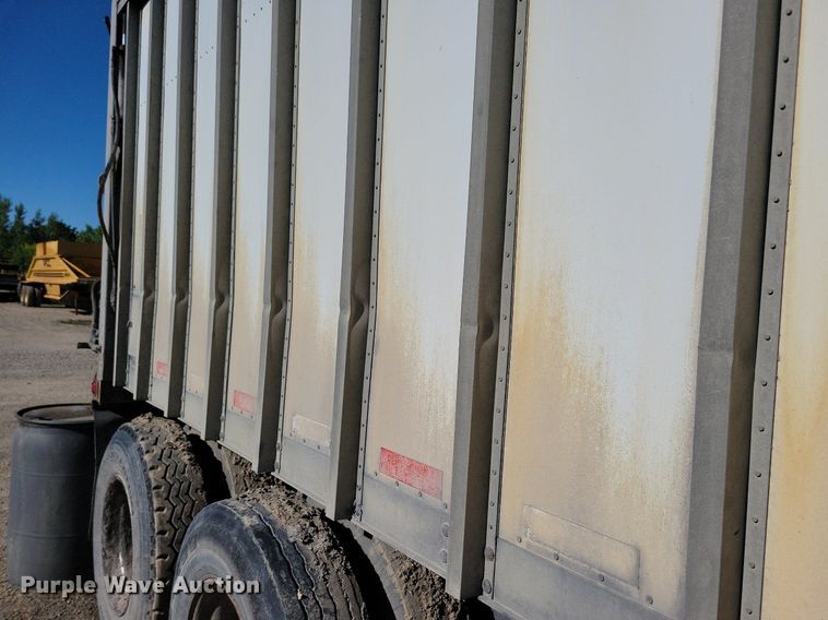 image for item KA9927 2005 Trail King Red River Series live bottom trailer