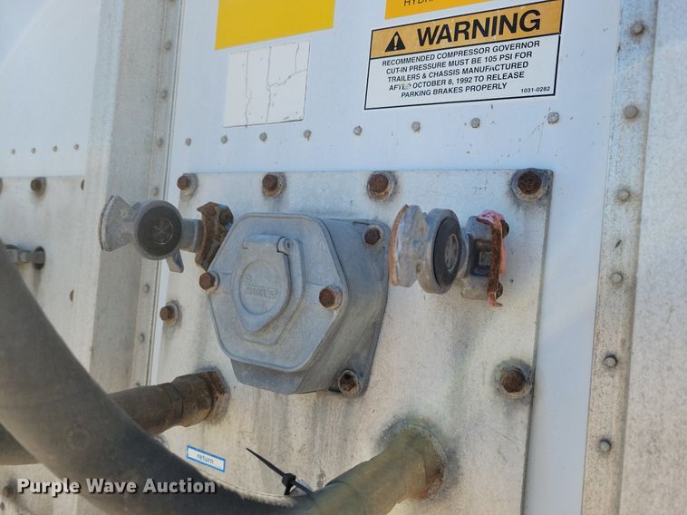 image for item KA9927 2005 Trail King Red River Series live bottom trailer