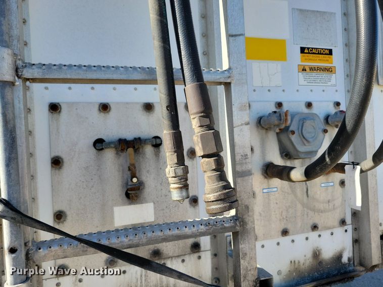 image for item KA9927 2005 Trail King Red River Series live bottom trailer