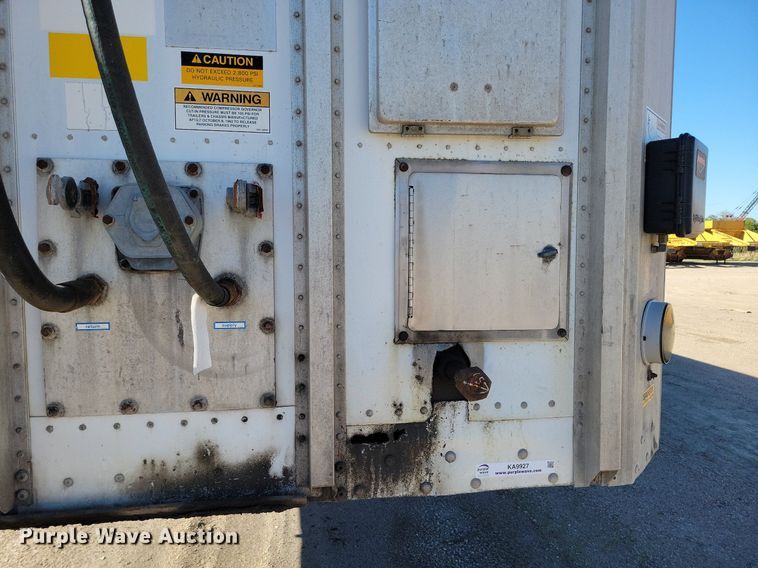 image for item KA9927 2005 Trail King Red River Series live bottom trailer