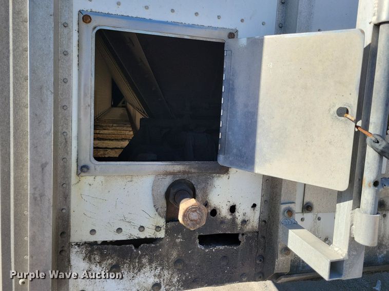 image for item KA9927 2005 Trail King Red River Series live bottom trailer