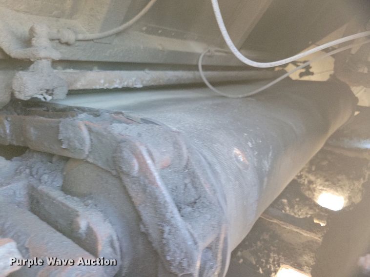 image for item KA9927 2005 Trail King Red River Series live bottom trailer