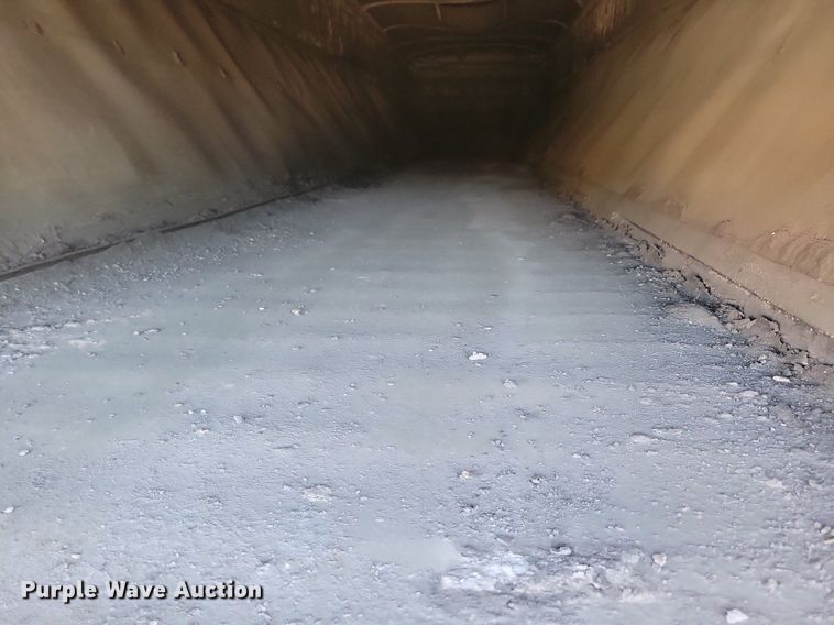 image for item KA9927 2005 Trail King Red River Series live bottom trailer