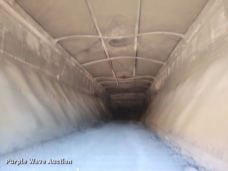 image for item KA9927 2005 Trail King Red River Series live bottom trailer