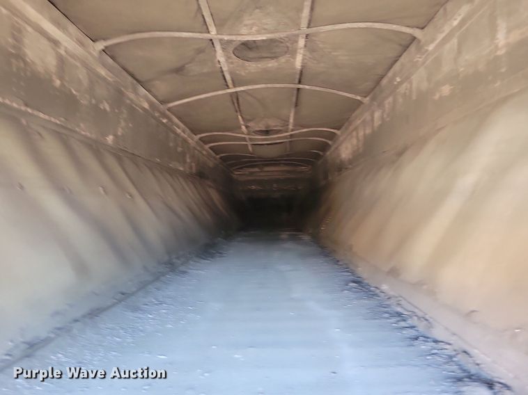 image for item KA9927 2005 Trail King Red River Series live bottom trailer