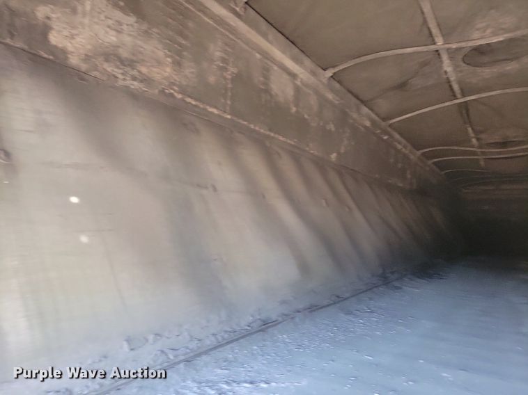 image for item KA9927 2005 Trail King Red River Series live bottom trailer