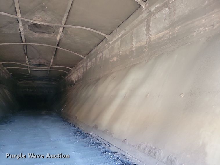 image for item KA9927 2005 Trail King Red River Series live bottom trailer