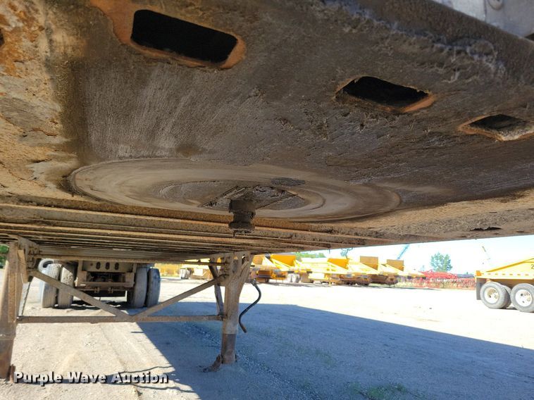 image for item KA9927 2005 Trail King Red River Series live bottom trailer