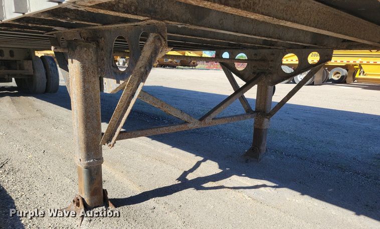 image for item KA9927 2005 Trail King Red River Series live bottom trailer