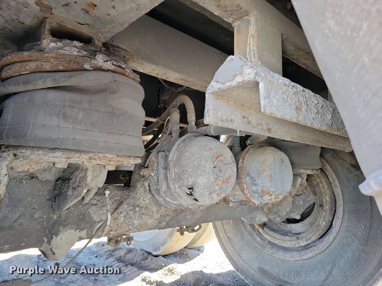 image for item KA9927 2005 Trail King Red River Series live bottom trailer