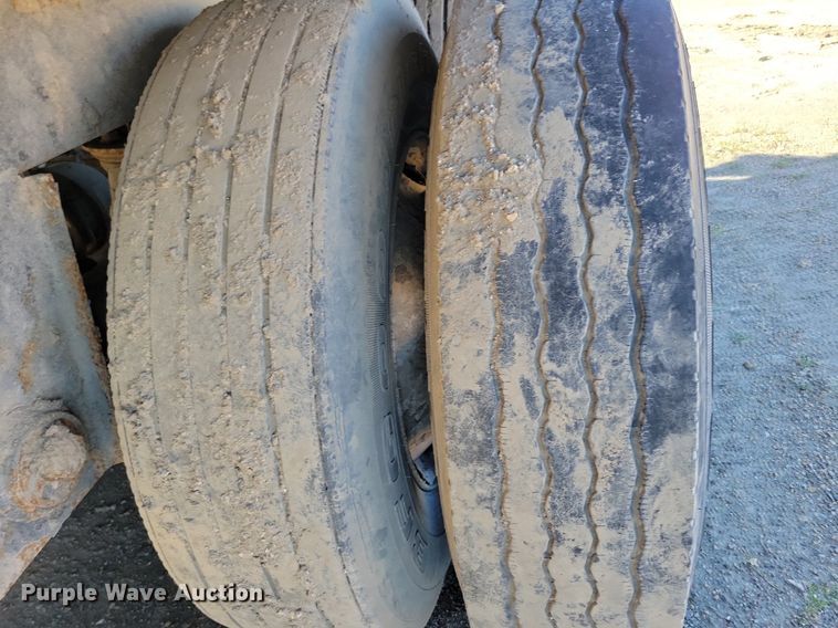 image for item KA9927 2005 Trail King Red River Series live bottom trailer