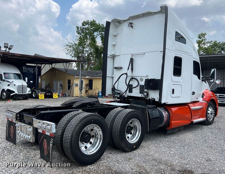 image for item LU9916 2017 Kenworth T680 semi truck