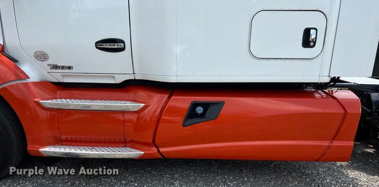 image for item LU9916 2017 Kenworth T680 semi truck