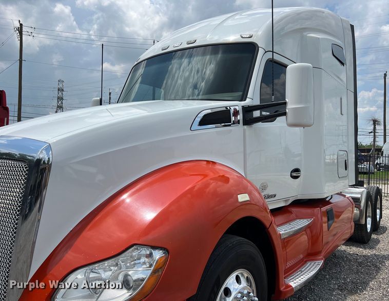 image for item LU9916 2017 Kenworth T680 semi truck