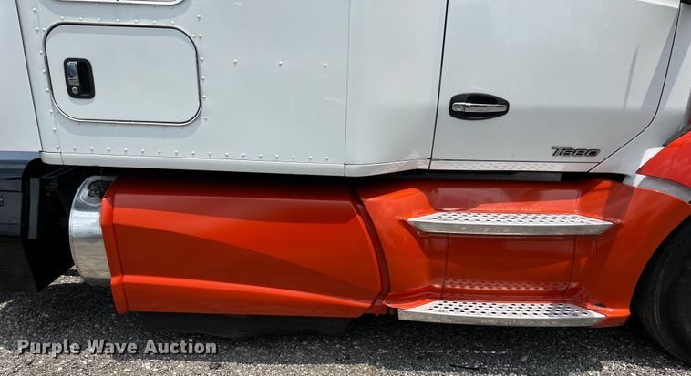 image for item LU9916 2017 Kenworth T680 semi truck