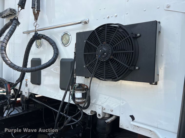 image for item LU9916 2017 Kenworth T680 semi truck