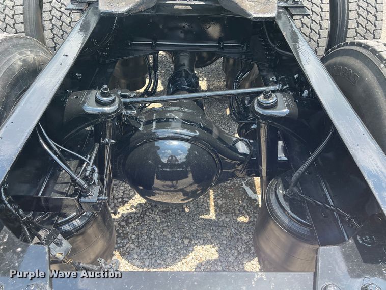 image for item LU9916 2017 Kenworth T680 semi truck