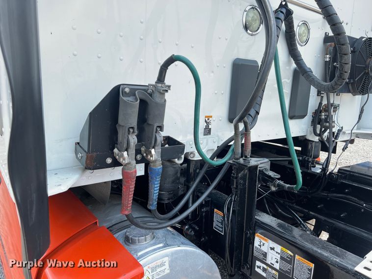 image for item LU9916 2017 Kenworth T680 semi truck