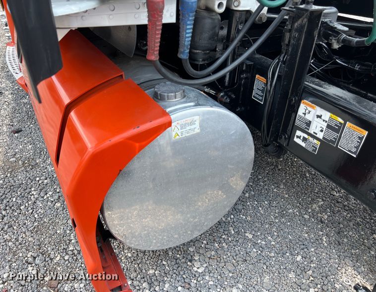 image for item LU9916 2017 Kenworth T680 semi truck