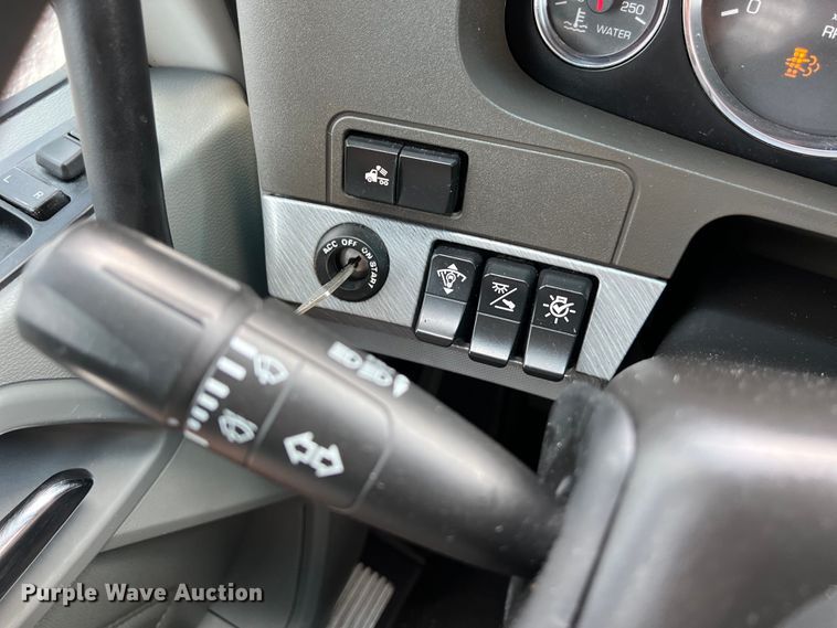 image for item LU9916 2017 Kenworth T680 semi truck