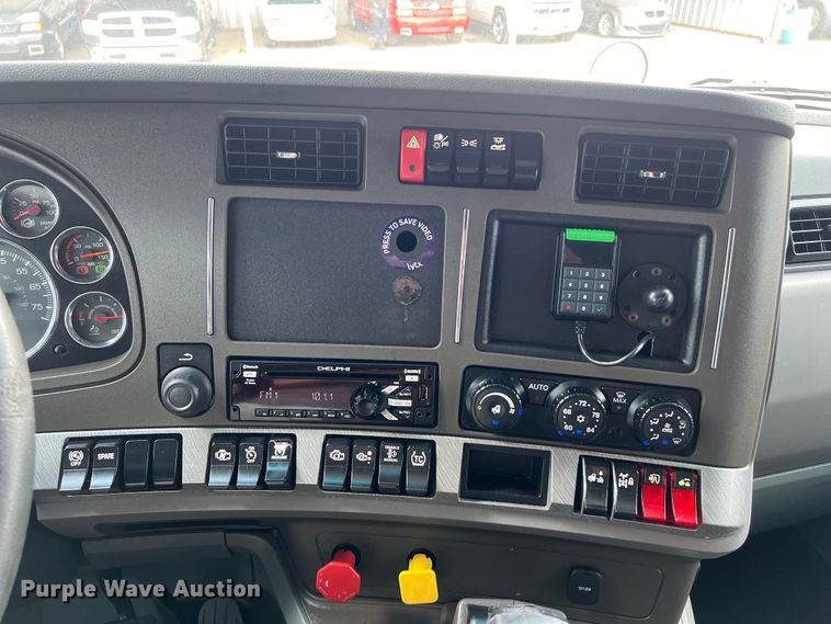 image for item LU9916 2017 Kenworth T680 semi truck