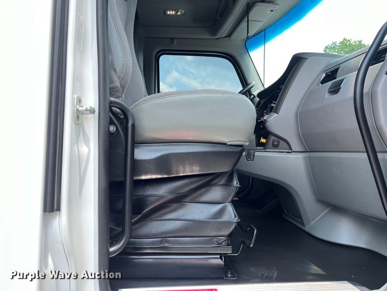 image for item LU9916 2017 Kenworth T680 semi truck