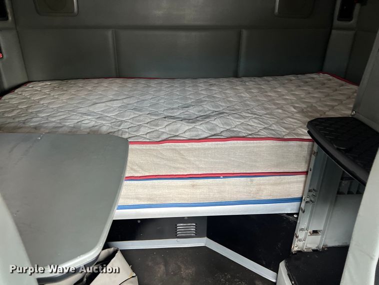 image for item LU9916 2017 Kenworth T680 semi truck