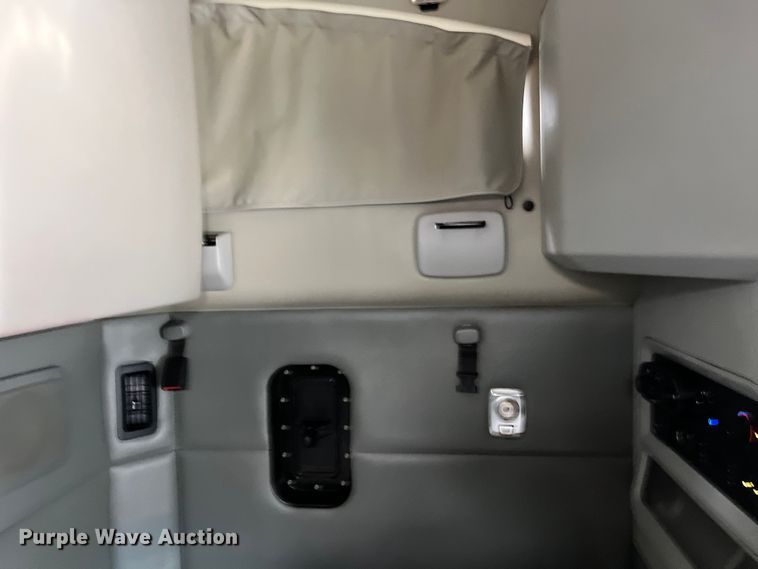 image for item LU9916 2017 Kenworth T680 semi truck