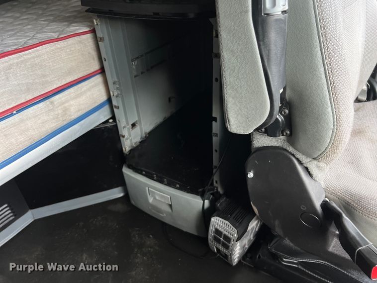 image for item LU9916 2017 Kenworth T680 semi truck