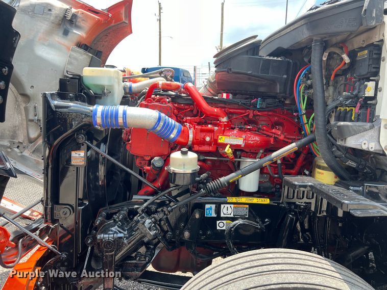 image for item LU9916 2017 Kenworth T680 semi truck