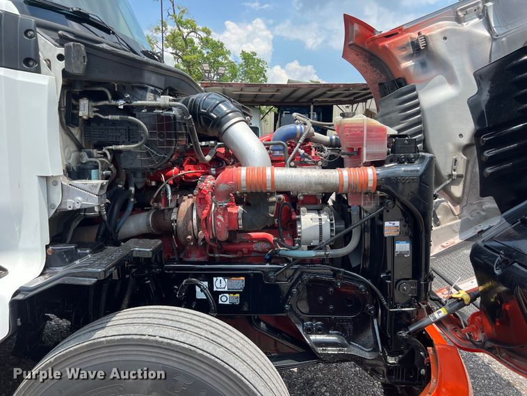 image for item LU9916 2017 Kenworth T680 semi truck