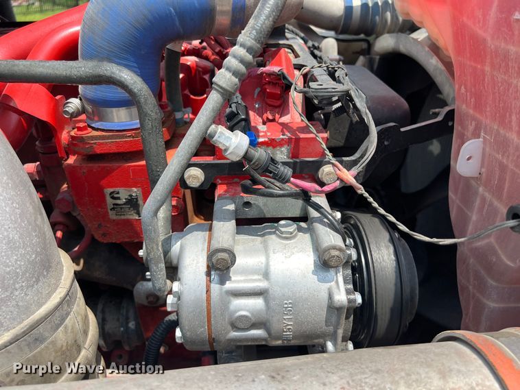 image for item LU9916 2017 Kenworth T680 semi truck