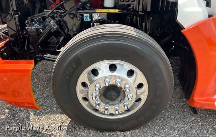 image for item LU9916 2017 Kenworth T680 semi truck