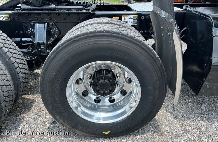 image for item LU9916 2017 Kenworth T680 semi truck