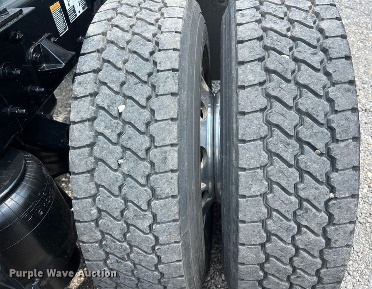 image for item LU9916 2017 Kenworth T680 semi truck