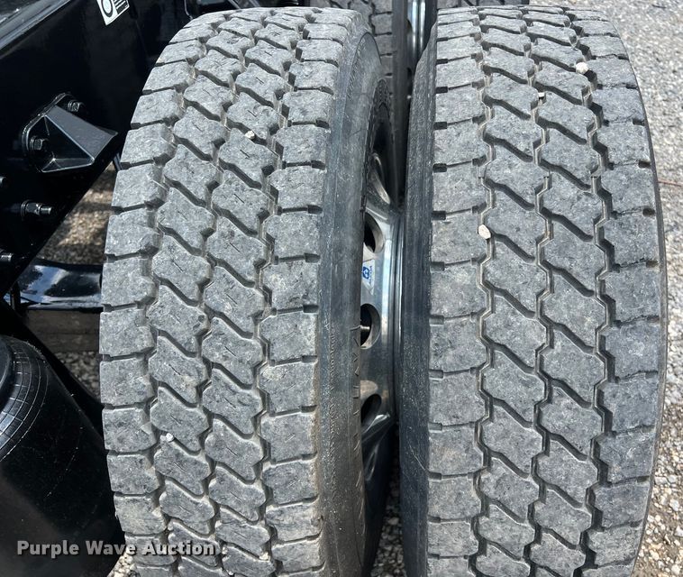 image for item LU9916 2017 Kenworth T680 semi truck