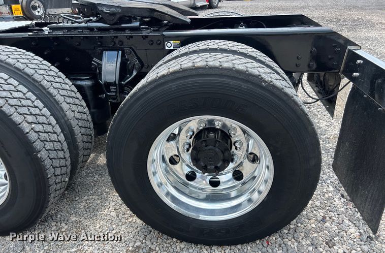 image for item LU9916 2017 Kenworth T680 semi truck