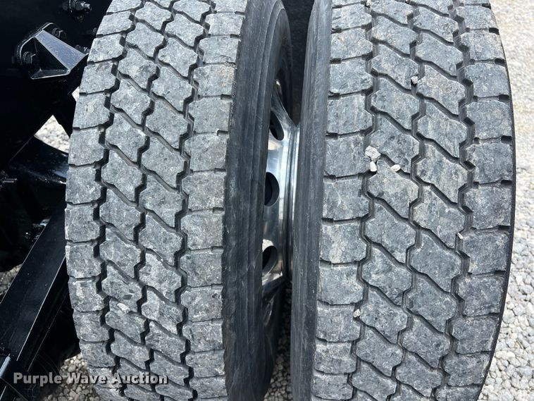 image for item LU9916 2017 Kenworth T680 semi truck