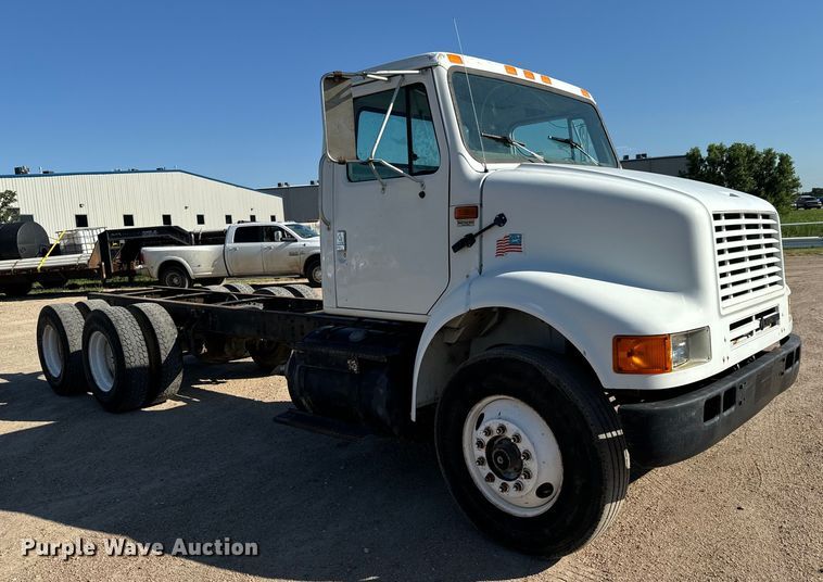 image for item MU9863 1996 International  8100 Truck cab and chassis